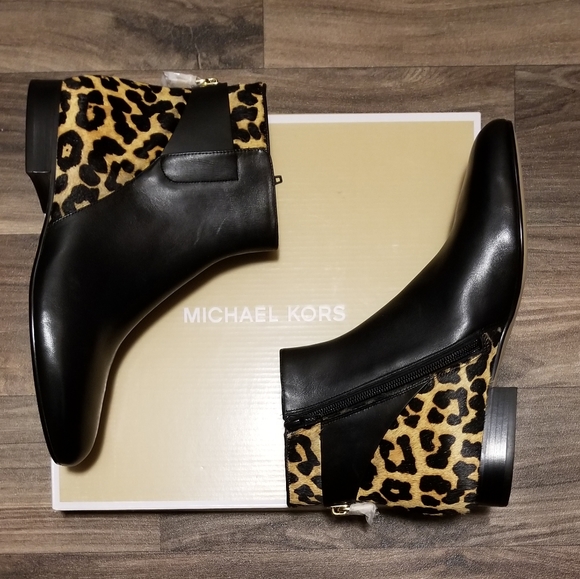 NEW MK black leather Boots with cheetah details - Picture 1 of 2